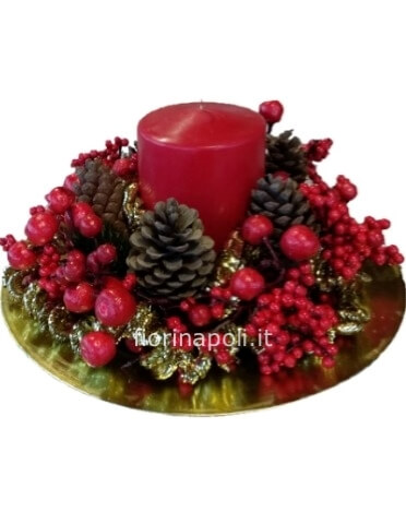 Centrotavola natalizio con candela, bacche e abete naturale o no
