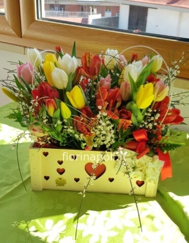 cesto misto o con tulipani