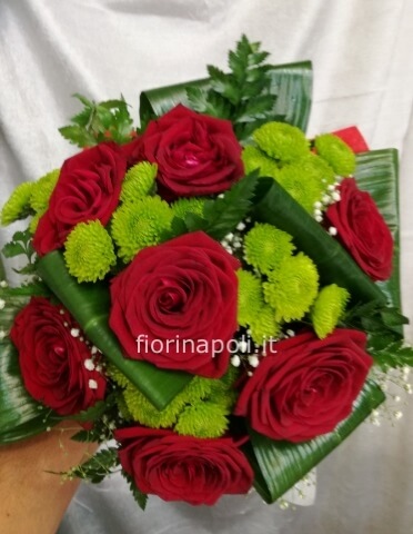 Bouquet con rose e santini