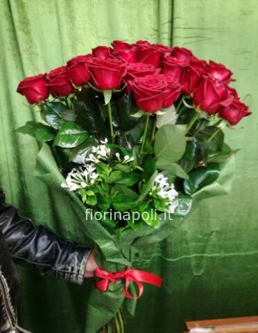 50 Rose rosse a gambo lungo